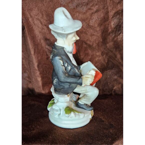 Vintage Flambro Old Man with Pipe reading book Porcelain Figure 7" - Picture 5 of 5